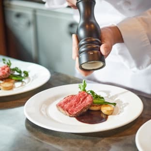 THE MEETS MARINA TERRACE 料理演出 画像