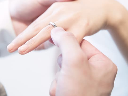 カノビアーノ福岡ご新郎ご新婦の手元イメージ画像