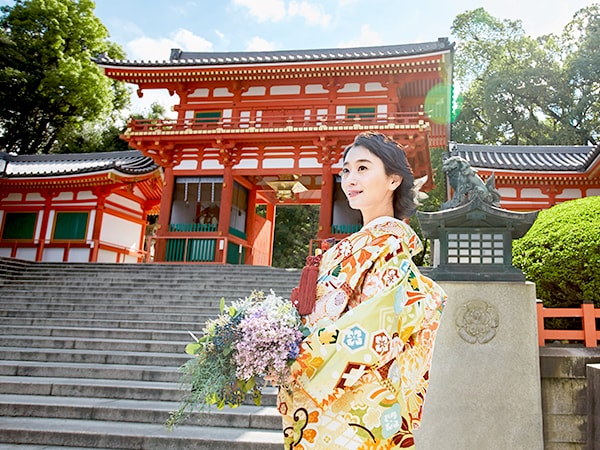 八坂神社での神前式 京都の結婚式場 Kotowa 京都 中村楼 東山 八坂神社鳥居内 公式